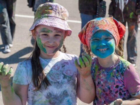 Фестиваль красок и артисты на ходулях: в парке «Ривьера» открыли теплый сезон новости Можайска 